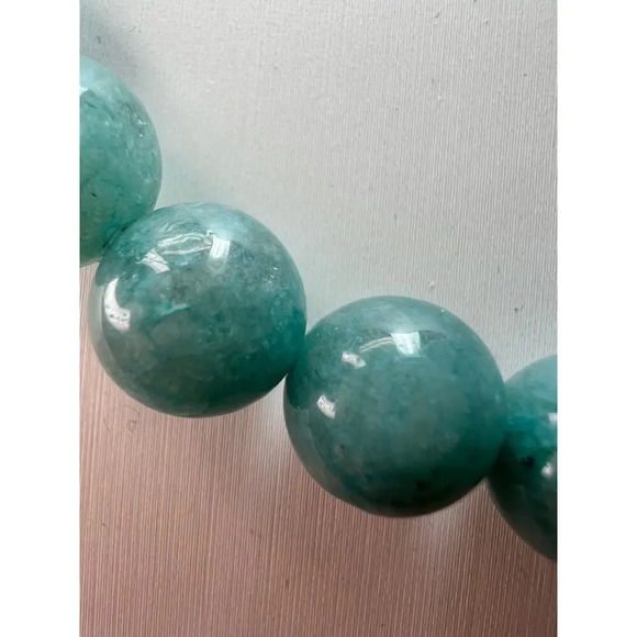 Dyed jadeite beaded necklace with sterling silver clasp - Picture 4 of 11